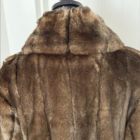 🤎 Faux Fur Coat 🤎 - Picture 4 of 10